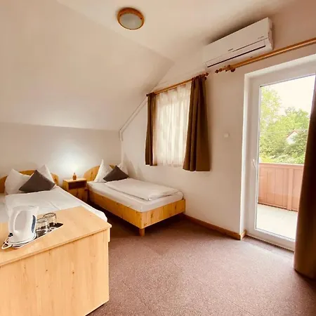 Sommer Panzio 住宿加早餐酒店 Balatonföldvár