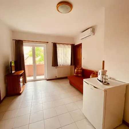 Sommer Panzio Bed & Breakfast Balatonfoldvar