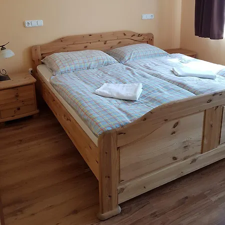 Sommer Panzio Балатонфёльдвар
