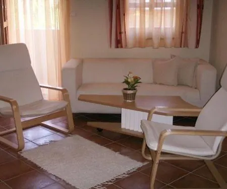 Sommer Panzio 住宿加早餐酒店 3*