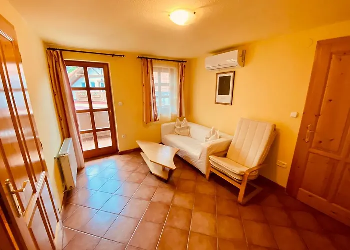 Sommer Panzió Frühstückspension Balatonföldvár